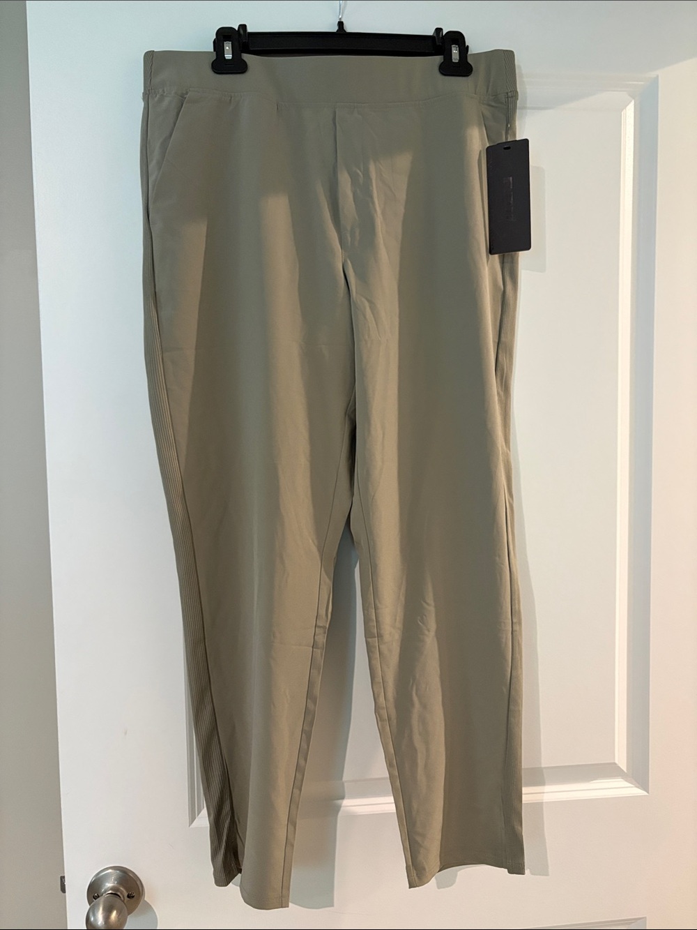 Woman’s Stretch Pull-On Pants in Olive
